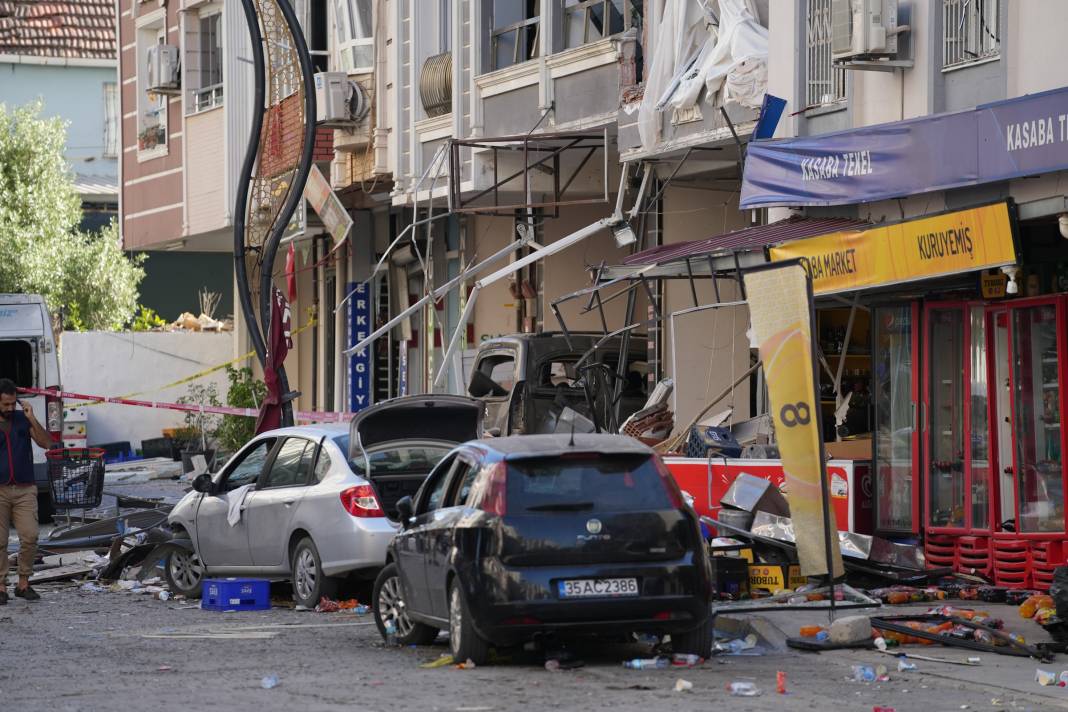 İzmir’deki faciada hasar tespit çalışmaları başladı 31